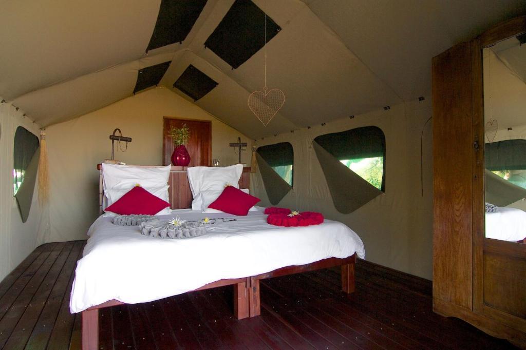 Nkasa Lupala Tented Lodge Sangwali Exterior photo